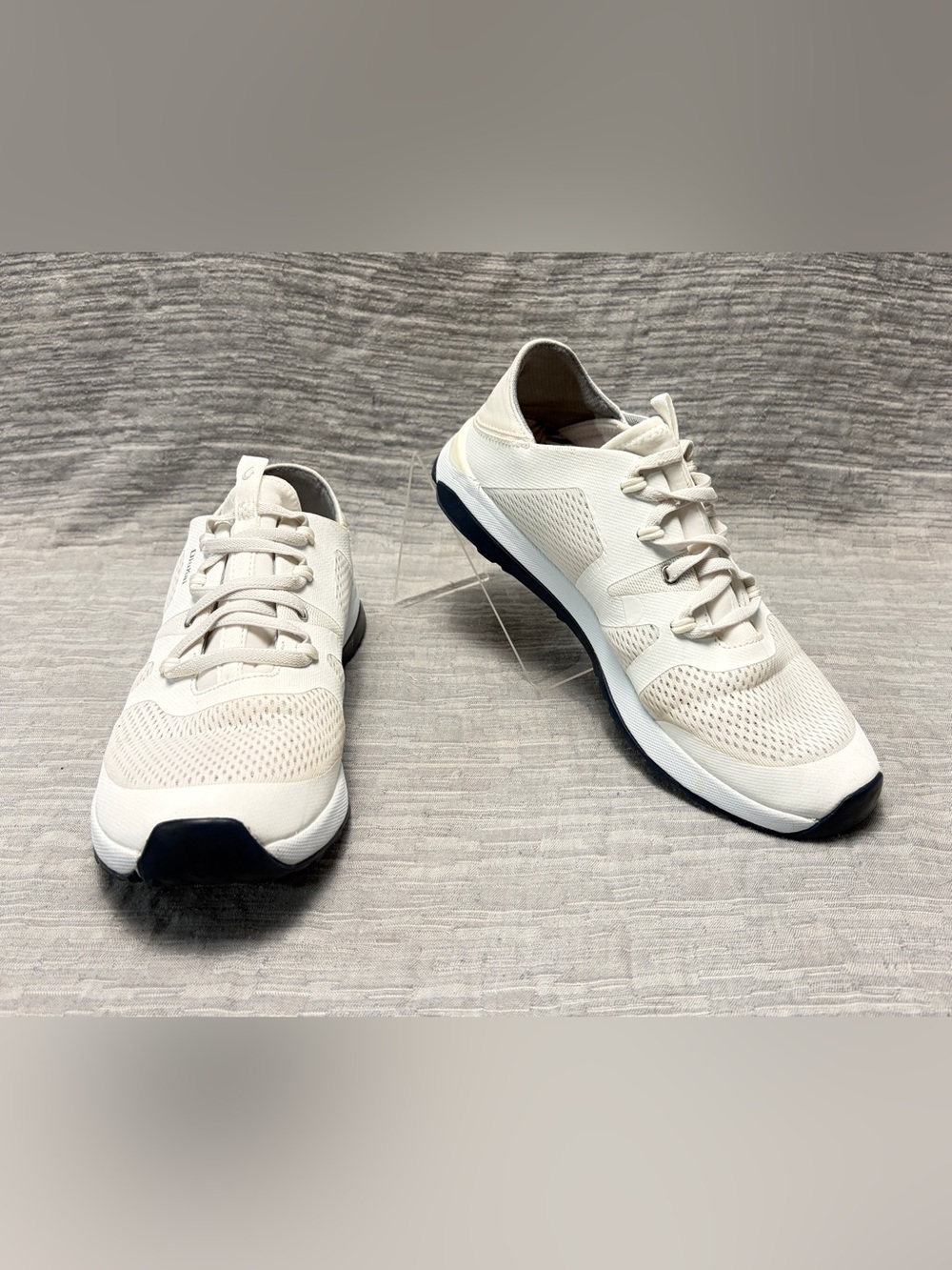 OluKai Women's Huia Sneakers